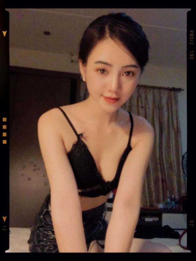 Hot girl sinh năm 1995 cũng không ngại thừa nhận, cô tiêm filler và thường dùng app chụp ảnh để có những bức hình hoàn hảo hơn.